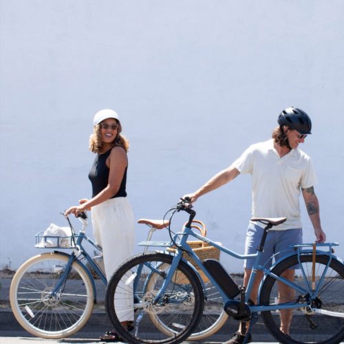 Photo de deux personnes profitant de vélos cargo Citizen.
